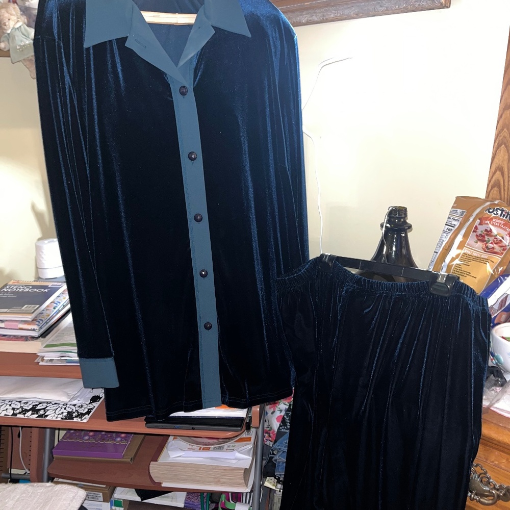 Forest green velvet button-down pant suit